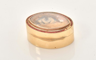 A 9 carat gold navette shape pill box