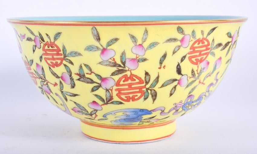 A CHINESE FAMILLE ROSE PORCELAIN BOWL 20th Century