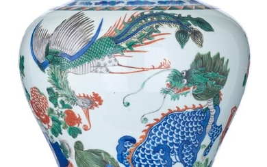 A Chinese 'Phoenix and Kilin' wucai jar, H 25,5 cm