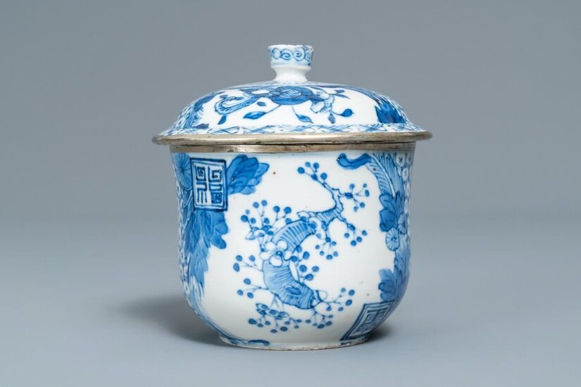 A Chinese blue and white Vietnamese market 'Bleu de Hue' bowl and cover, 19th C.