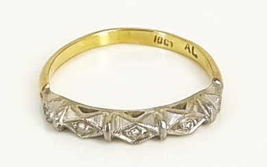 A DIAMOND AND GOLD BAND RING