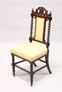 A GOOD SET OF EIGHT VICTORIAN ROSEWOOD AND UPHOLSTERED