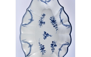 A LARGE 18TH CENTURY CAUGHLEY BLUE AND WHITE PORCELAIN DISH ...