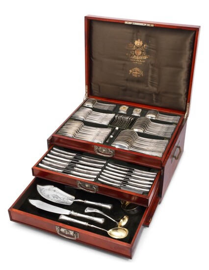 A LARGE AND COMPLETE PARCEL-GILT SILVER FLATWARE SERVICE, MARKED KHLEBNIKOV WITH IMPERIAL WARRANT, MOSCOW, 1908-1917