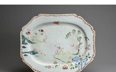 A LARGE CHINESE FAMILLE ROSE OCTAGONAL LOBED PLATTER, 18TH C...
