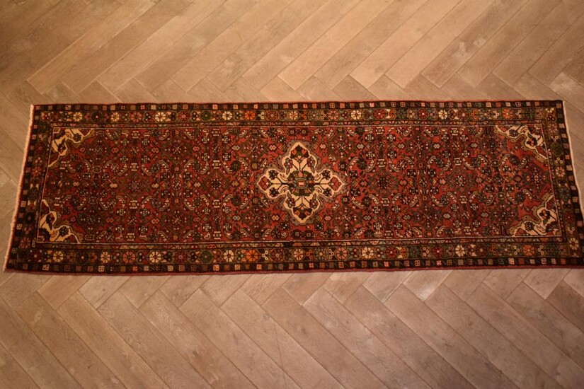 A PERSIAN ENJELAS HALL RUNNER. 100% WOOL. DENSE PILE. SOLID & HARD-WEARING. EX-GALLERY STOCK. IN EXCELLENT CONDITION. HAND-KNOTTED V...