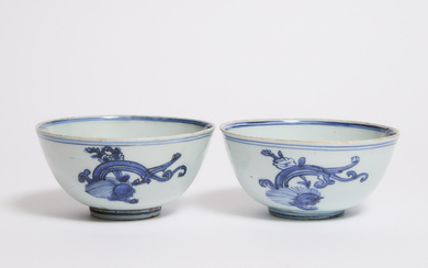 A Pair of Blue and White 'Dragon' Bowls, Ming Dynasty (1368-1644)