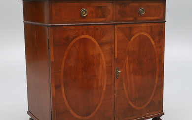 A REPRODUCTION GEORGE III STYLE YEWWOOD AND CROSSBANDED DWARF BOWFRONTED SIDE CABINET.