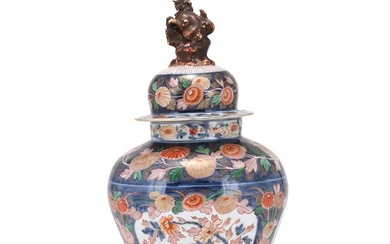 A Samson or Continental Imari vase and cover