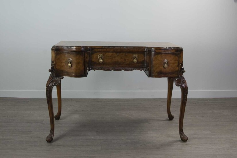 A WALNUT DRESSING TABLE OF QUEEN ANNE DESIGN
