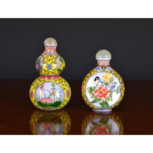 A fine Chinese famille rose enamelled glass double-gourd snu...