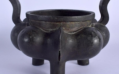 AN 18TH/19TH CENTURY CHINESE LOBED BRONZE CENSER Ming