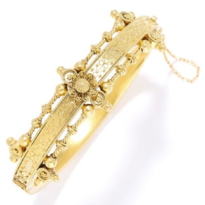 ANTIQUE BANGLE, 19TH CENTURY in high carat yellow gold
