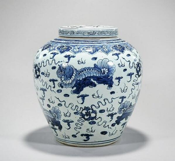 ANTIQUE CHINESE BLUE AND WHITE LIDDED JAR