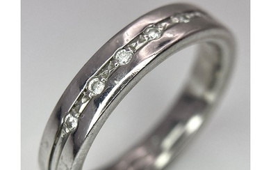An 18 K white gold, diamond set band ring, size: M, weight: ...