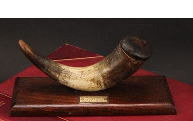 An early 20th century cattle horn table snuff box or mull, p...