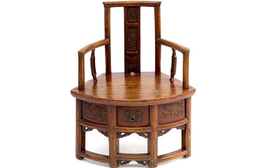 Antieke Chinese stoel uit de Qing-periode met onderstel met lade - in hout met restanten...