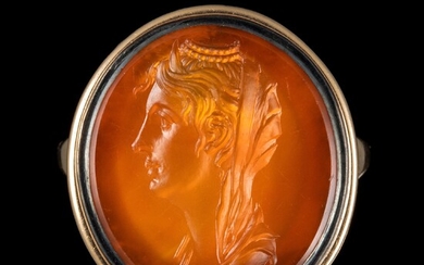 *BAGUE en or, sertie d'une intaille sur cornaline figurant le portrait d'une impératrice romaine de...