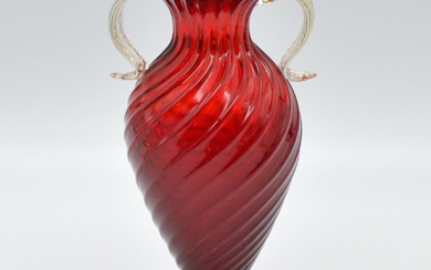 BAROVIER & TOSO. MURANO GLASS AMPHORA, RED AND TRANSPARENT, WITH GLITTER PARTICLES, ITALY, AROUND 1970S.