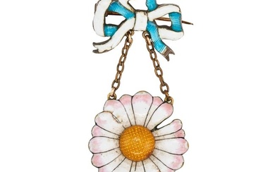 CHILD & CHILD, AN ANTIQUE ENAMEL DAISY BROOCH designed as a bow decorated with turquoise and white