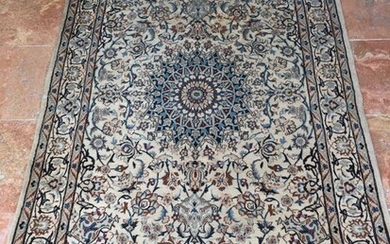 Carpet - 212 cm - 134 cm