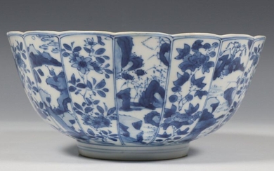 China, blue and white porcelain ribbed bowl, Kangxi,...