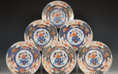 China, een set van zes Imari porseleinen borden, 18e eeuw,...
