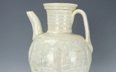 Chinese Song White Glazed Porcelain Wine Pot