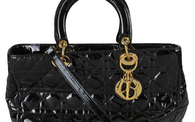 Christian Dior, sac Lady Dior en cuir vernis noir matelassé cannage, charmes D.I.O.R., bandoulière en cuir, 24x31 cm