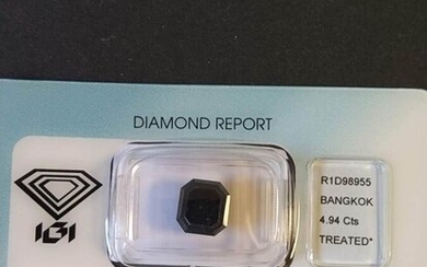 Diamant noir sous scellé, taillé en émeraude de 4,94 cts. Dim. 8,47 x 7,86 x...