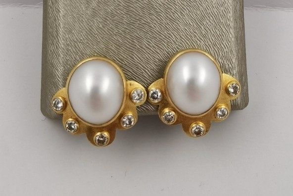Earrings - Yellow gold - Diamond