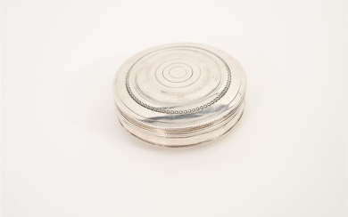 (-), 2e Gehalte zilveren pillendoosje met geometrisch gravé...