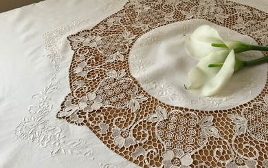 Elegant ecru round tablecloth with lace - Linen - 2000