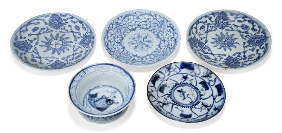 Five pieces of Chinese blue and white porcelain, 19th century, comprising four saucer dishes decorated with floral sprays, 18cm diameter, and a bowl painted to the central reserve with a fish, 13.5cm diameter