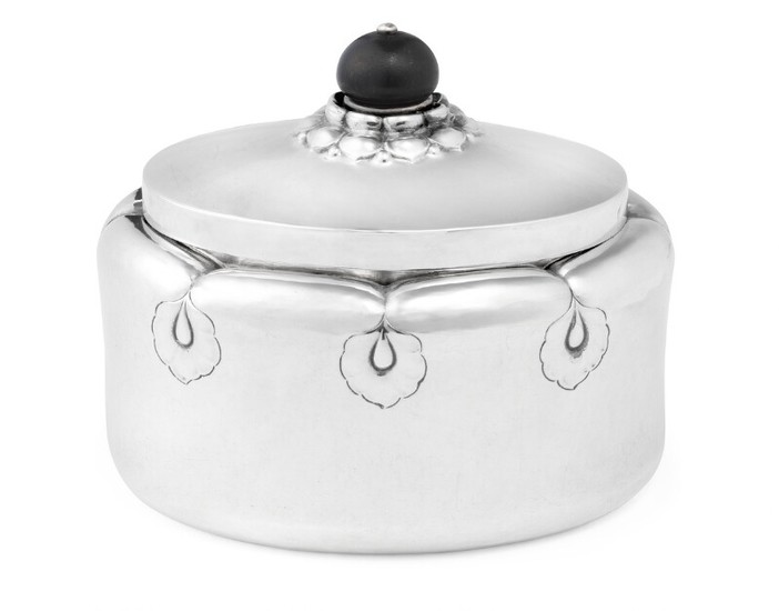 Georg Jensen: Oval silver tea caddy with relief leaves. Round finial of carved ebony. H. 8 cm. W. 7.5 cm. L. 9.3 cm.