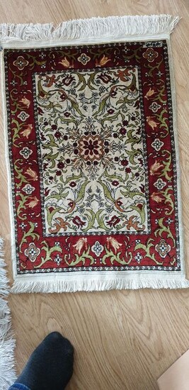 Hereke - Signed Hereke pure silk carpet - 60 cm - 42 cm