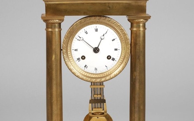 Horloge à portique en laiton probablement France, 2e moitié du 19e s., laiton coulé et...