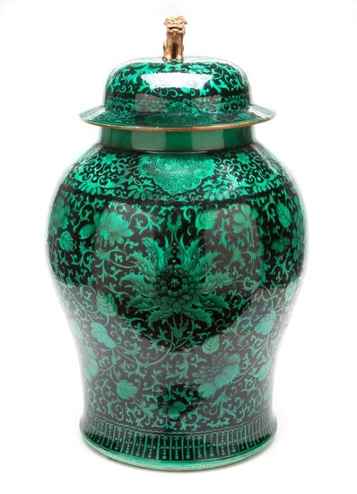 Jar - Porcelain - A Rare And Large Green And Black Enamel Baluster Jar And Cover - China - 18th century