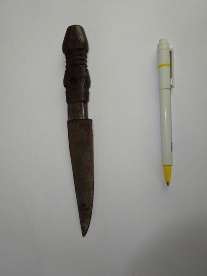 Knife - Iron and wood - Tshokwe - DR Congo