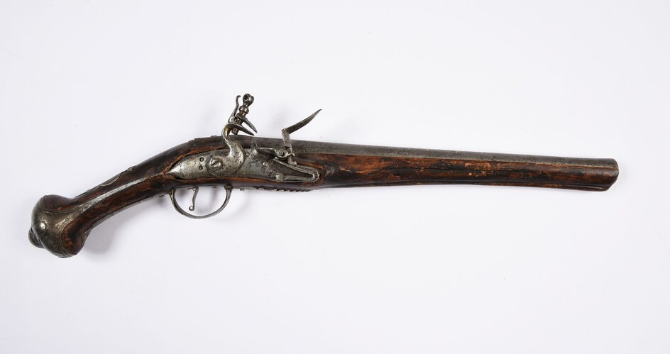 LONG SILEX PISTOL.Round-bodied lock. Long barrel. Cut iron fittings. Some restorations. 18th century. Work for the Orient. L. 47 cm.