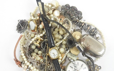 LOT de BIJOUX FANTAISE comprenant colliers de perles, montres bracelet et gousset, broches, boutons de...