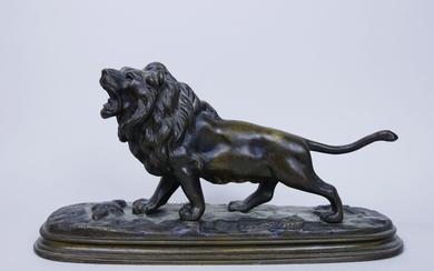 Lion rugissant Épreuve en bronze à patine brune. Fonte d'édition moderne. 17 x 34 x...