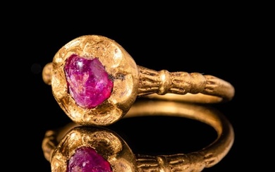 MEDIEVAL GOLD RING WITH RED RUBY