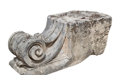 MENSOLA in pietra ragusana (usure). Sicilia XVIII secolo cm...