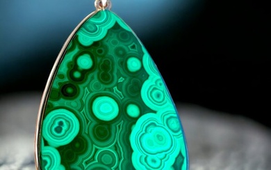 Malachite, Very first selection Pendant With Large Ocellated Malachite Cabochon - Height: 80 mm - Width: 46 mm- 41 g
