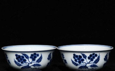 Ming Xuande blue and white flower pattern bowl