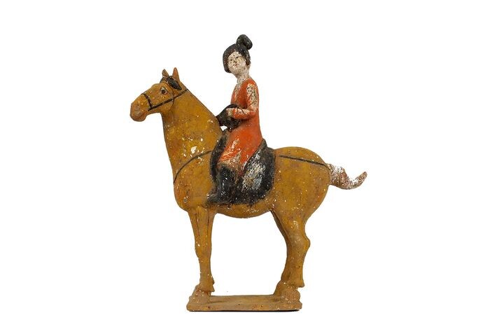 Mingqi - Terracotta - A Fabulous Painted Pottery Equestrian Musician Palying Pipa, TL test - High 36 cm. - - China - Tang Dynasty (618-907)