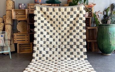 Moroccan Modern Checkered Rug - Handwoven Berber Area Carpet - Kelim - 255 cm - 150 cm
