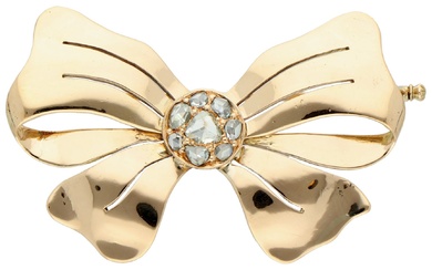 No Reserve - 14K Rose gold retro bow brooch set with rose cut diamonds.