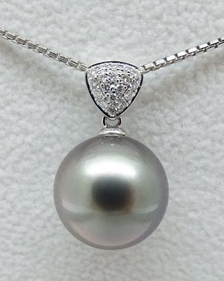 No Reserve Price - Tahitian Pearl, Silvery Lavender, Round, 12.06 mm - 18 kt. White gold - Pendant - Diamonds